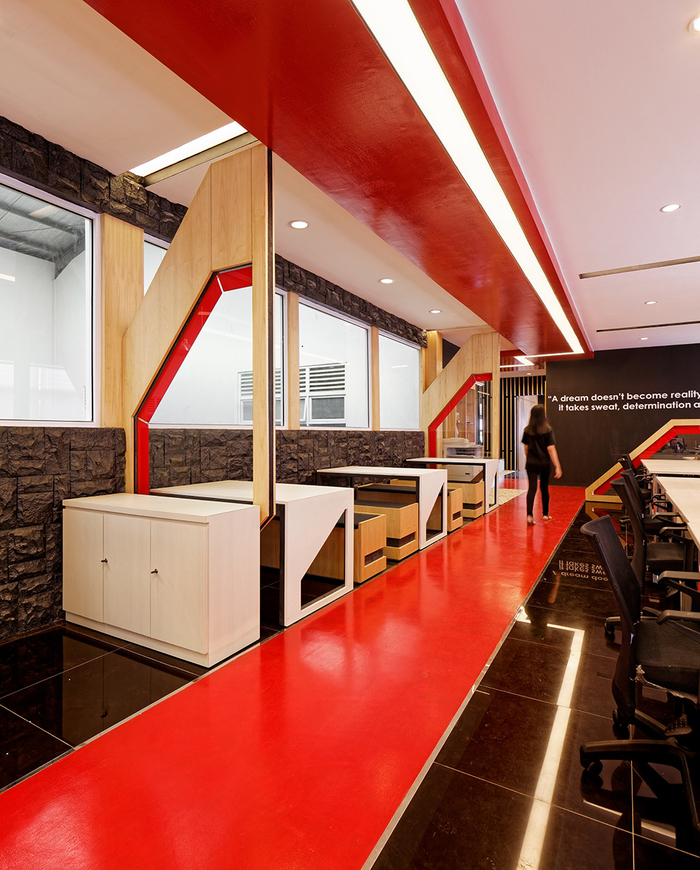 時(shí)尚木語(yǔ)  OMG印尼公司辦公室設(shè)計(jì)欣賞