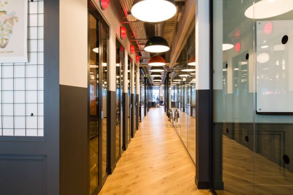 辦公室裝修主要的擺設是什么